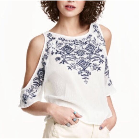 H&M Cochella Tops - H&M Loves Coachella Boho Cold Shoulder Embroidered Top Size 2 White Navy Tassels